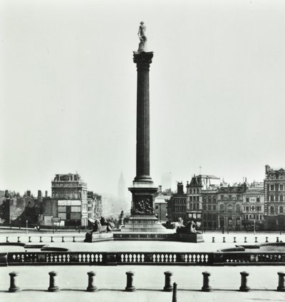 Nelsons Column, Trafalgar Square, Westminster LB: ser mod syd fra National Gallery, 1870 af English Photographer