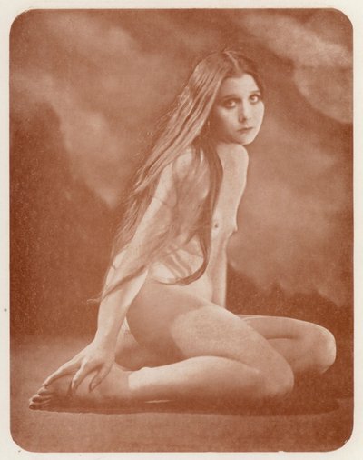 Nudistisk kunst: Dolores (s/h-foto) af English Photographer