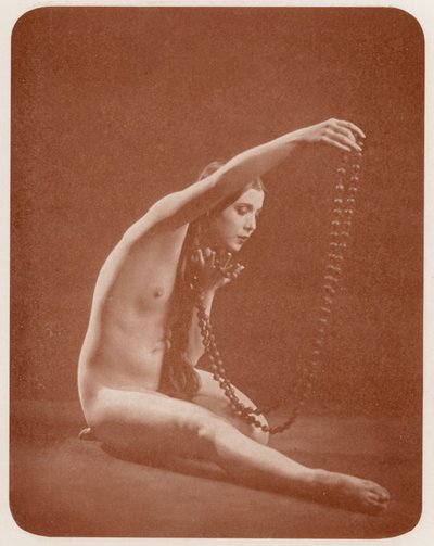 Nudistisk kunst: Juvel (s/h-foto) af English Photographer