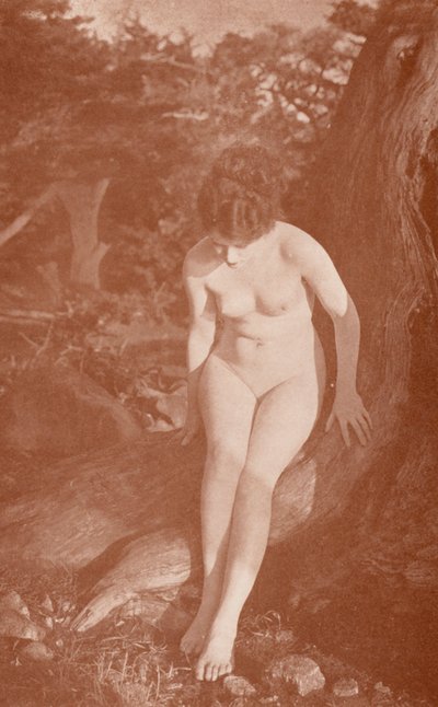 Nudistisk kunst: Forår (s/h-foto) af English Photographer