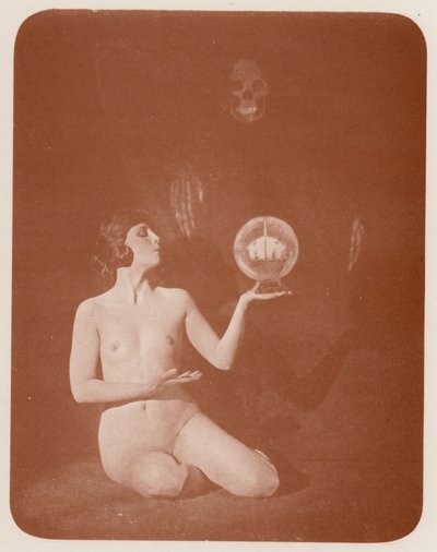 Nudistisk kunst: Den usynlige torn (s/h-foto) af English Photographer
