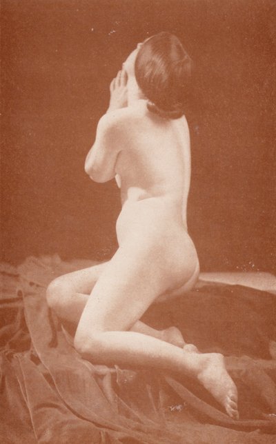 Nudistisk kunst: Bønnen (s/h foto) af English Photographer