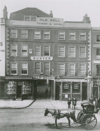 Old Bell Tavern and Hotel, London af English Photographer