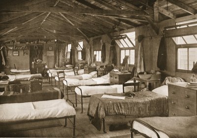 Et af soveværelserne, Donington Hall, illustration fra tyske fanger i Storbritannien (fotogravure) af English Photographer
