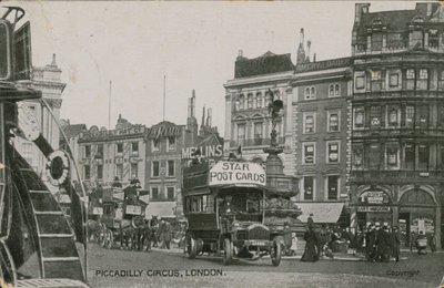 Piccadilly Circus, London af English Photographer