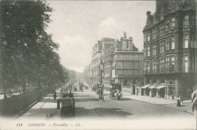 Piccadilly, London af English Photographer