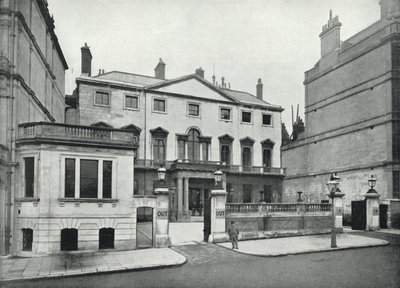 Piccadilly, Naval and Military Club (s/h foto) af English Photographer