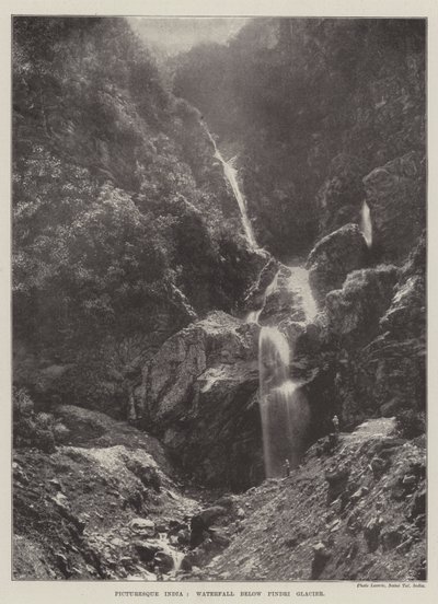 Malerisk Indien, vandfald under Pindri-gletsjeren af English Photographer