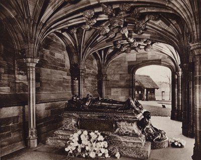 Port Sunlight: Tombs of the founder, William Hesketh Lever, and his wifedani af English Photographer