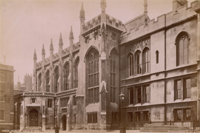 Postkort med det udvendige af Inner Temple Hall af English Photographer