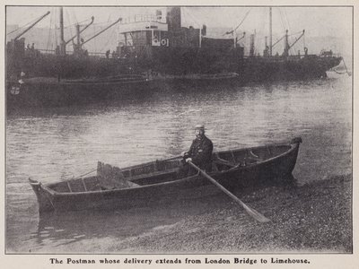 Postbud, hvis levering strækker sig fra London Bridge til Limehouse i en båd på Themsen, London (s/h foto) af English Photographer