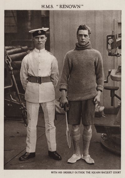 Prince of Wales med sin ordensmand ombord på HMS Renown (s/h foto) af English Photographer