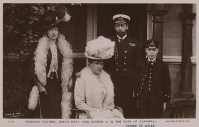 Prinsesse Victoria, dronning Mary, kong George V, hertugen af Cornwall (s/h foto) af English Photographer