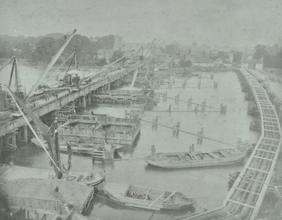 Putney Bridge: gravefundament til ny bro, 1883 af English Photographer