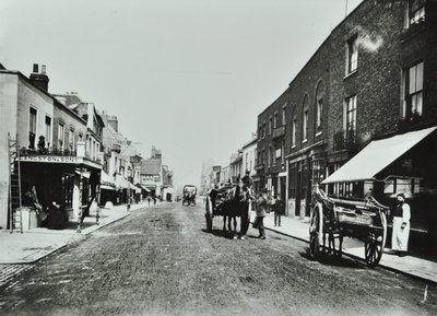 Putney High Street, ser mod broen, 1885 af English Photographer