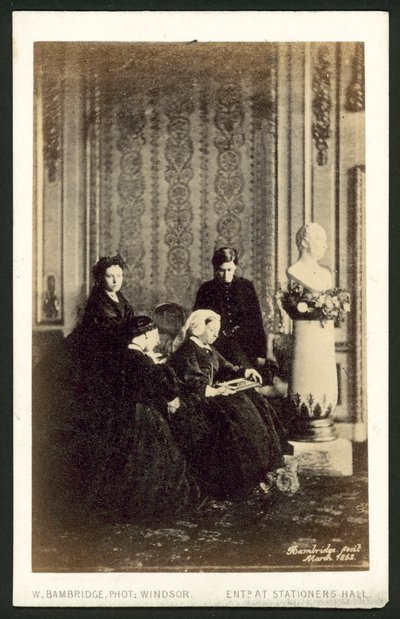 Dronning Victoria og medlemmer af hendes familie af English Photographer