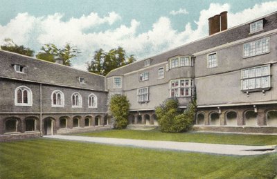 Queens College, Cloisters Court af English Photographer