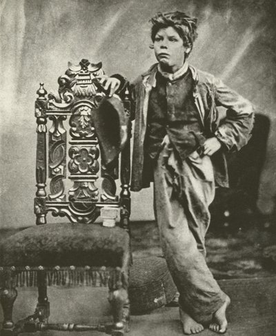 Ragged skoledreng i 1860 (s/h-billede) af English Photographer