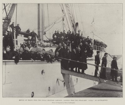 Troppernes tilbagevenden fra den indiske grænsekampagne, lander fra dampskibet Nubia ved Southampton af English Photographer