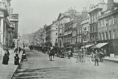 Saint Jamess Street, Westminster LB: ser mod nord fra Pall Mall, 1895 af English Photographer