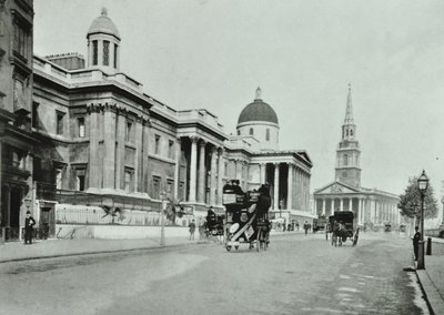 Saint Martin in the Fields og The National Gallery, Trafalgar Square, Westminster LB: nordsiden mod øst, 1896 af English Photographer