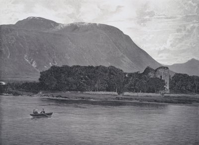 Skotland: Ruinerne af Inverlochy Castle, Ben Nevis (s/h foto) af English Photographer