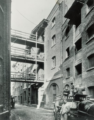 Shad Thames, London, 1890 af English Photographer