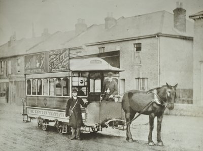 Enkelt-hestes bil fra Croydon Tramways Company ved Red Deer-terminalen, 1885 af English Photographer