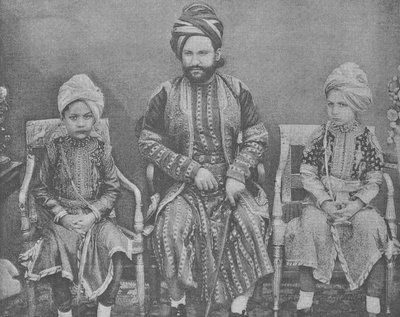 Sultan Shah Jahans svigersøn og børnebørn, Begum af Bhopal (gravering) af English Photographer