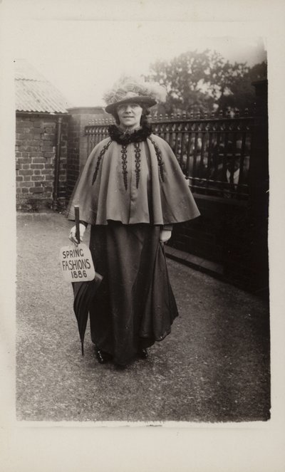 Frühlingsmode, 1886 von English Photographer