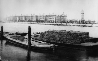 St Thomas Hospital, Albert Embankment, sent c19 af English Photographer