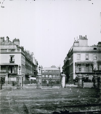 Stanhope Gate, London af English Photographer