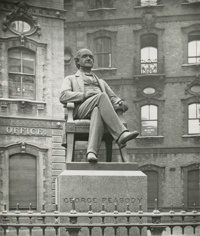 Statue af George Peabody af English Photographer
