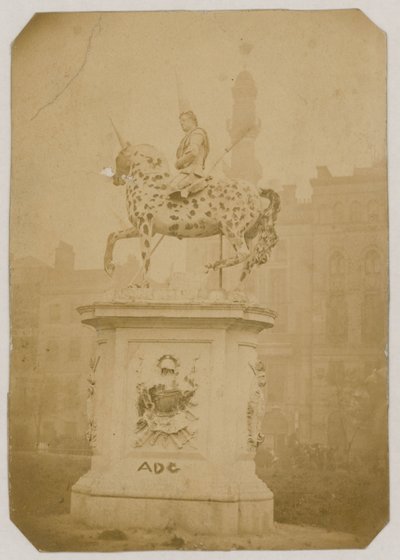 Statue af kong George I, Leicester Square, London; billede taget i 1866 af English Photographer