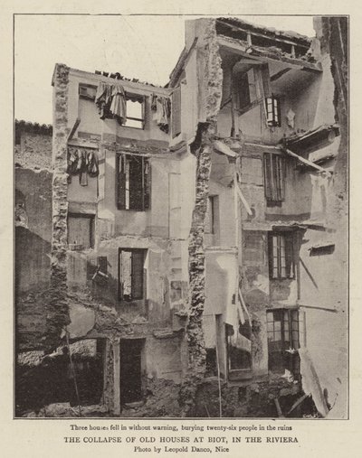 Sammenbruddet af gamle huse i Biot på Rivieraen af English Photographer