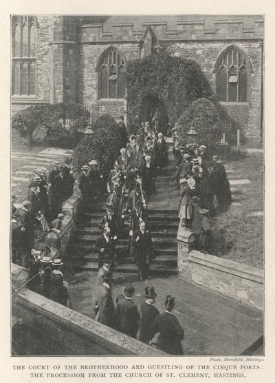 Court of the Brotherhood and Guestling of the Cinque Ports, procession fra Church of St Clement, Hastings af English Photographer