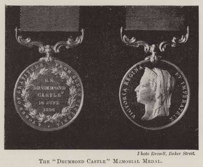Drummond Castle Memorial Medal af English Photographer