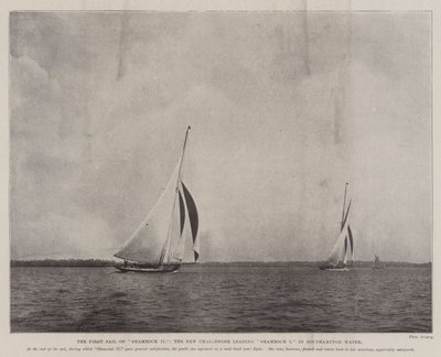 The First Sail of Shamrock II, den nye udfordrer, der fører Shamrock I i Southampton Water af English Photographer