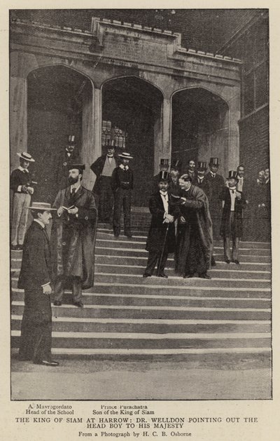 Kongen af Siam ved Harrow, Dr. Welldon, der peger ud over hoveddrengen for Hans Majestæt af English Photographer