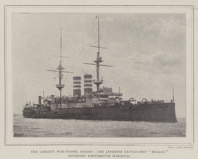 Det største flydende krigsfartøj, det japanske slagskib Mikasa, der går ind i Portsmouth Havn af English Photographer