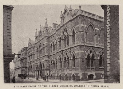 Hovedfronten af Albert Memorial College i Queen Street af English Photographer