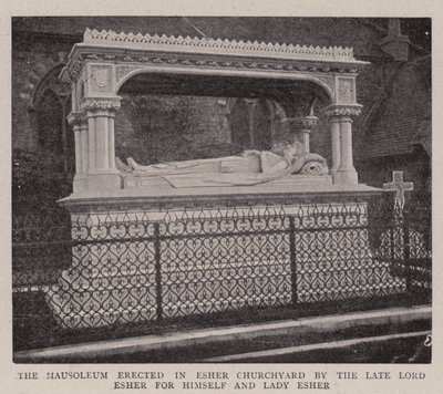 Mausoleet opført i Esher Kirkegård af den afdøde Lord Esher for ham selv og Lady Esher af English Photographer