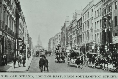 The Old Strand, set mod øst, fra Southampton Street, ca. 1890 af English Photographer