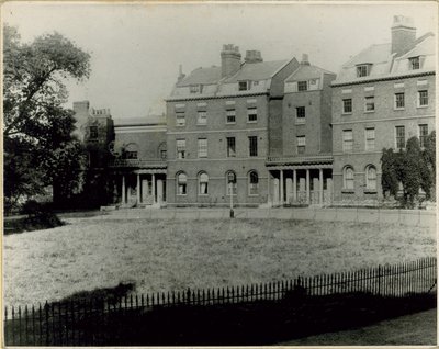 The Paragon, New Kent Road af English Photographer