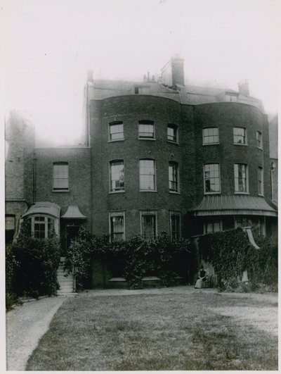 The Paragon, New Kent Road af English Photographer