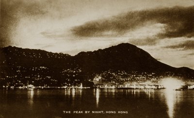 The Peak at night, Hong Kong, fra et album med fotografier relateret til tjenesten for Pte H. Chick, 1940 af English Photographer