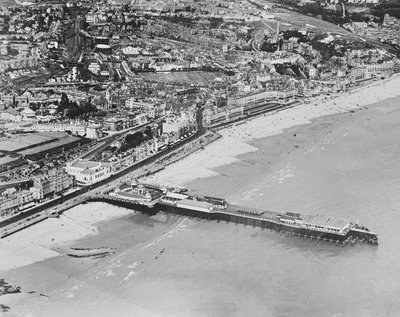 The Pier, Hastings, ca. 1925 af English Photographer