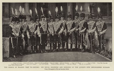 Prinsen af Wales besøger Oxford, hans kongelige højhed og officerer fra dronningens egne Oxfordshire-husarer af English Photographer