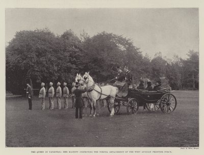 Dronningen i Balmoral, Hendes Majestæt inspicerer Yoruba-afdelingen af den vestafrikanske grænsestyrke af English Photographer