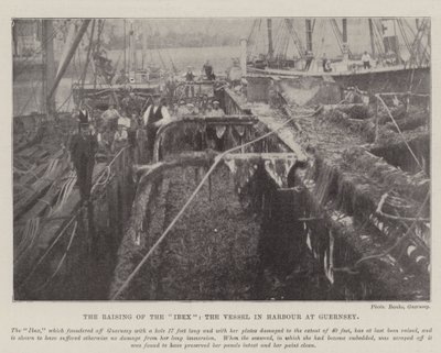 The Raising of the Ibex, fartøjet i havnen på Guernsey af English Photographer